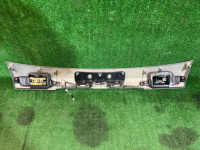 Вставка между стопов Накладка пятой двери SUBARU OUTBACK OEM 84261AG040GA BPE 2004