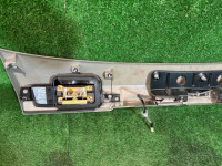 Вставка между стопов Накладка пятой двери SUBARU OUTBACK OEM 84261AG040GA BPE 2004