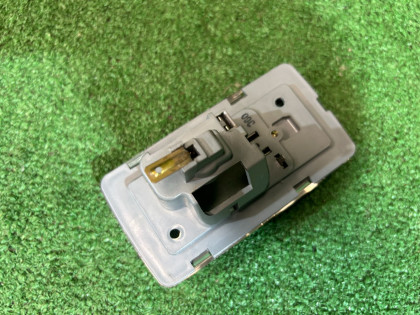 Luz del maletero SUBARU LEGACY OEM 84671AC010 BH5 2000 EJ206 AT