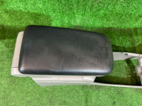 手套箱与扶手 SUBARU FORESTER OEM 92113FE100ND SG5 2007 WHITE 51E