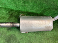 Silencioso trasero SUBARU LANCASTER OEM 44300AE120 BH9 1998 EJ254 AT