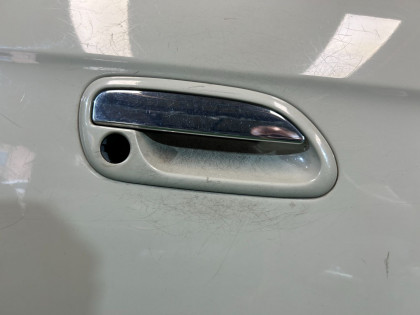 Porta dianteira direita цвет 8L5 SUBARU LANCASTER OEM 60009AE040 BHE BH9 1998 BEIGE 8L5