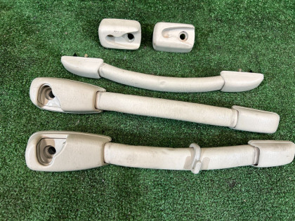 มือจับเพดาน SUBARU LANCASTER OEM 92043AE000GF 92041AE020GF 92041AE030GF BHE BH9 BH5 1998 BEIGE 8L5