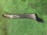 Suporte esquerdo do para-choques dianteiro 57707AE130 SUBARU LEGACY B4