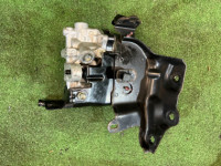 Главный тормозной цилиндр TOYOTA PRIUS OEM 47050-47160 47070-47060 ZVW30 2012 2ZRFXE