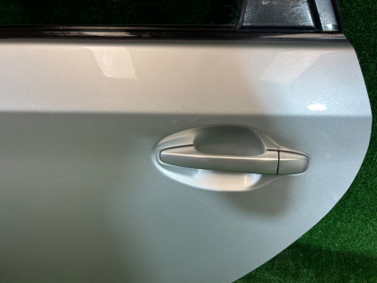 Puerta trasera izquierda цвет 1F7 TOYOTA PRIUS OEM 67004-47080 ZVW30 2012 SILVER 1F7