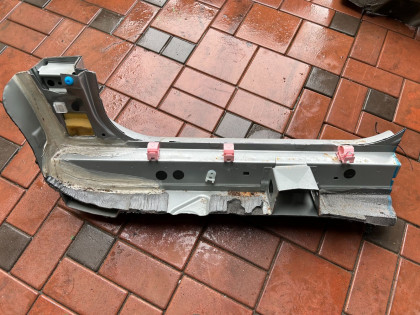 Estribo metálico derecho цвет 1F7 61311-47030 TOYOTA PRIUS