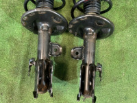 Struts передние TOYOTA PRIUS OEM 48510-47130 48520-47130 ZVW30 2012 2ZRFXE