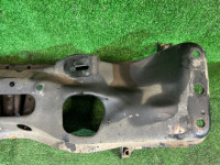 Travesaño delantero SUBARU FORESTER OEM 20101SA030 SG5 2007 EJ205 AT
