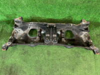 Travesaño delantero SUBARU FORESTER OEM 20101SA030 SG5 2007 EJ205 AT