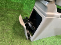 Porta-luvas e apoio de braço SUBARU FORESTER OEM 92113FE100ND SG5 2007 GREY 61K