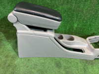 Porta-luvas e apoio de braço SUBARU FORESTER OEM 92113FE100ND SG5 2007 GREY 61K