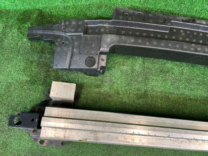 フロントバンパーレインフォースメント SUBARU FORESTER OEM 57712SA240 SG5 2007