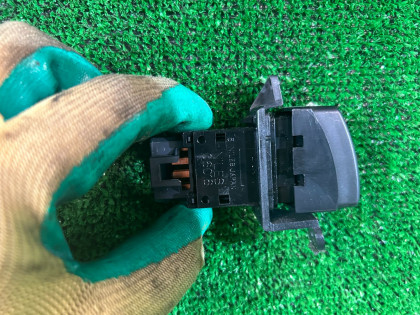 双闪警示开关 SUBARU LANCASTER OEM 83037AE000 BH9 1998 EJ254 AT