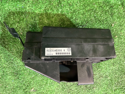 Caja de fusibles SUBARU LANCASTER OEM 82231AE000 BH9 1998 EJ254 AT