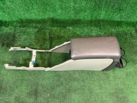 ช่องเก็บของและที่วางแขน 92111AE010AD SUBARU LANCASTER