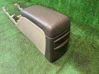 グローブボックス・アームレスト SUBARU LANCASTER OEM 92111AE010AD BHE BH9 1998 BEIGE 8L5