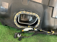 燃料タンク SUBARU LANCASTER OEM 42012AE000 BH9 1998 EJ254 AT