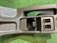 Подстаканник не закрывается SUBARU LANCASTER OEM 66150AE020DG, 92132AE000DG BHE BH9 1998 BEIGE 8L5