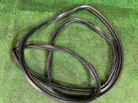 Уплотнитель багажника SUBARU LANCASTER OEM 63516AE000 BH9 1998 BEIGE 8L5