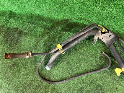 フューエルフィラーネック TOYOTA PRIUS OEM 77201-47250 ZVW30 2013 SILVER 1F7