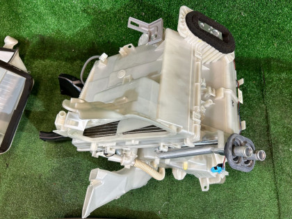 Evaporator core TOYOTA PRIUS OEM 87050-47120 ZVW30 2013 2ZRFXE
