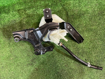 Brake fluid reservoir TOYOTA PRIUS OEM 4722047050 ZVW30 2013 2ZRFXE
