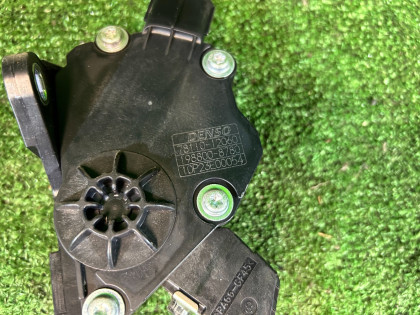 แป้นคันเร่ง TOYOTA PRIUS OEM 78110-12060 ZVW30 2013 SILVER 1F7