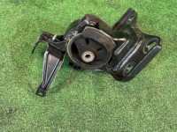 左发动机支撑胶 12372-37110 TOYOTA PRIUS