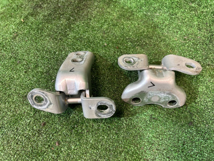 บานพับประตูหน้าซ้าย TOYOTA PRIUS OEM 6871012151 ZVW30 2013 SILVER 1F7