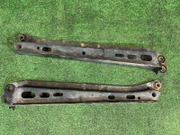 คานหน้า Правая и левая 51107-12010 51108-12010 TOYOTA PRIUS