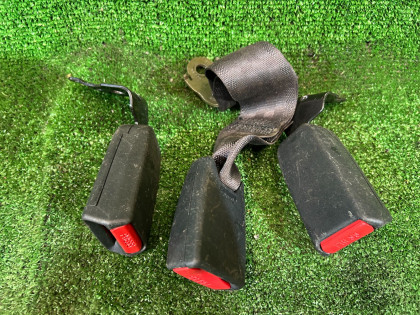 Hebillas de los cinturones traseros SUBARU LEGACY OEM 64680AE110ML 64680AE120ML BH5 2002 SILVER 01G