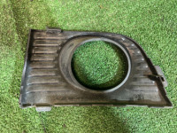 ฝาครอบรอบไฟตัดหมอก Правая SUBARU LEGACY OEM 57731AE300 BH5 2002 SILVER 01G