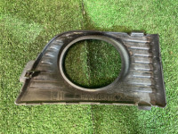 ฝาครอบรอบไฟตัดหมอก Левая SUBARU LEGACY OEM 57731AE310 BH5 2002 SILVER 01G