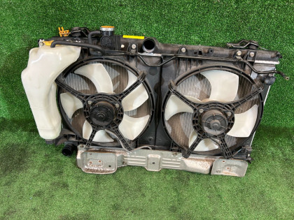 Radiador do motor SUBARU LEGACY OEM 45111FE111 BH5 2002 EJ206 AT