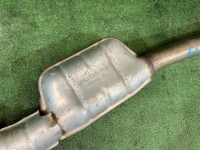 中間マフラー катализатор SUBARU LEGACY OEM 44200AE120 BH5 2002 EJ206 AT