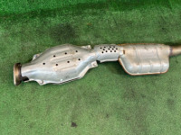 中間マフラー катализатор SUBARU LEGACY OEM 44200AE120 BH5 2002 EJ206 AT