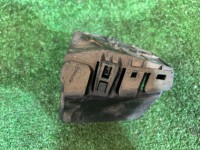 Suporte direito do para-choques traseiro 57707AE060 SUBARU LANCASTER
