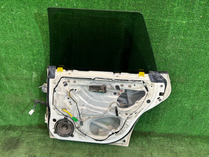 右リアドア цвет 07C SUBARU LANCASTER OEM 60400AE420 BHE BH9 2001 WHITE PEARL 07C / 081