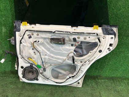 右リアドア цвет 07C SUBARU LANCASTER OEM 60400AE420 BHE BH9 2001 WHITE PEARL 07C / 081