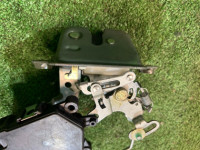 Замок пятой двери SUBARU LANCASTER OEM 60319FA200 BH9 2001 WHITE PEARL 07C / 081