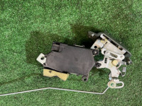 Замок пятой двери SUBARU LANCASTER OEM 60319FA200 BH9 2001 WHITE PEARL 07C / 081
