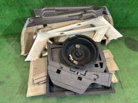 トランクトリム SUBARU LANCASTER OEM 95066AE020GG, 95066AE030GG, 95073AE000GG, 95067AE050GG BHE BH9 2001 WHITE PEARL 07C / 081