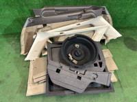 トランクトリム SUBARU LANCASTER OEM 95066AE020GG, 95066AE030GG, 95073AE000GG, 95067AE050GG BHE BH9 2001 WHITE PEARL 07C / 081