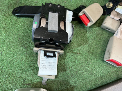 Rear seat belts SUBARU LANCASTER OEM 64660AE000GE 64660AE010GE BH9 2001 WHITE PEARL 07C / 081