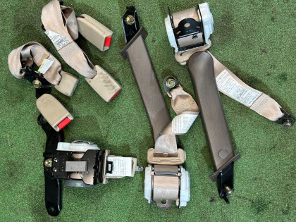 Rear seat belts SUBARU LANCASTER OEM 64660AE000GE 64660AE010GE BH9 2001 WHITE PEARL 07C / 081