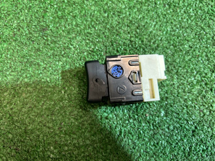 Power/Hold 开关 SUBARU LANCASTER OEM 83245AE000 BHE 2001 EZ30 AT