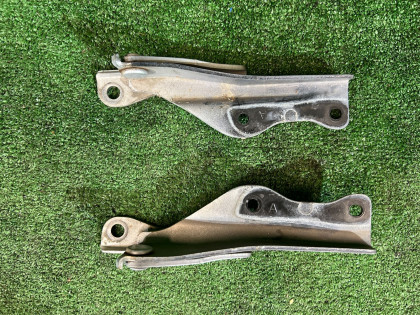 Hood hinges 57260AE020 57260AE030 SUBARU LEGACY