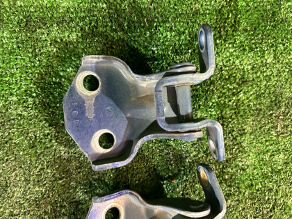左フロントドアヒンジ SUBARU LANCASTER OEM 61220AC010 61220AC000 BHE 2001 BLUE / GREY 1U3