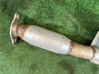 Centre exhaust section SUBARU LANCASTER OEM 44200AE080 BHE BEE 2001 EZ30 AT
